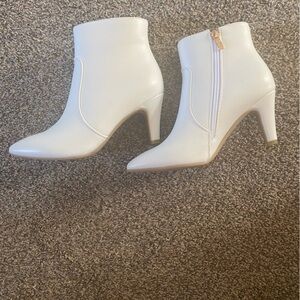 Women’s white ankle boots stiletto booties size 7